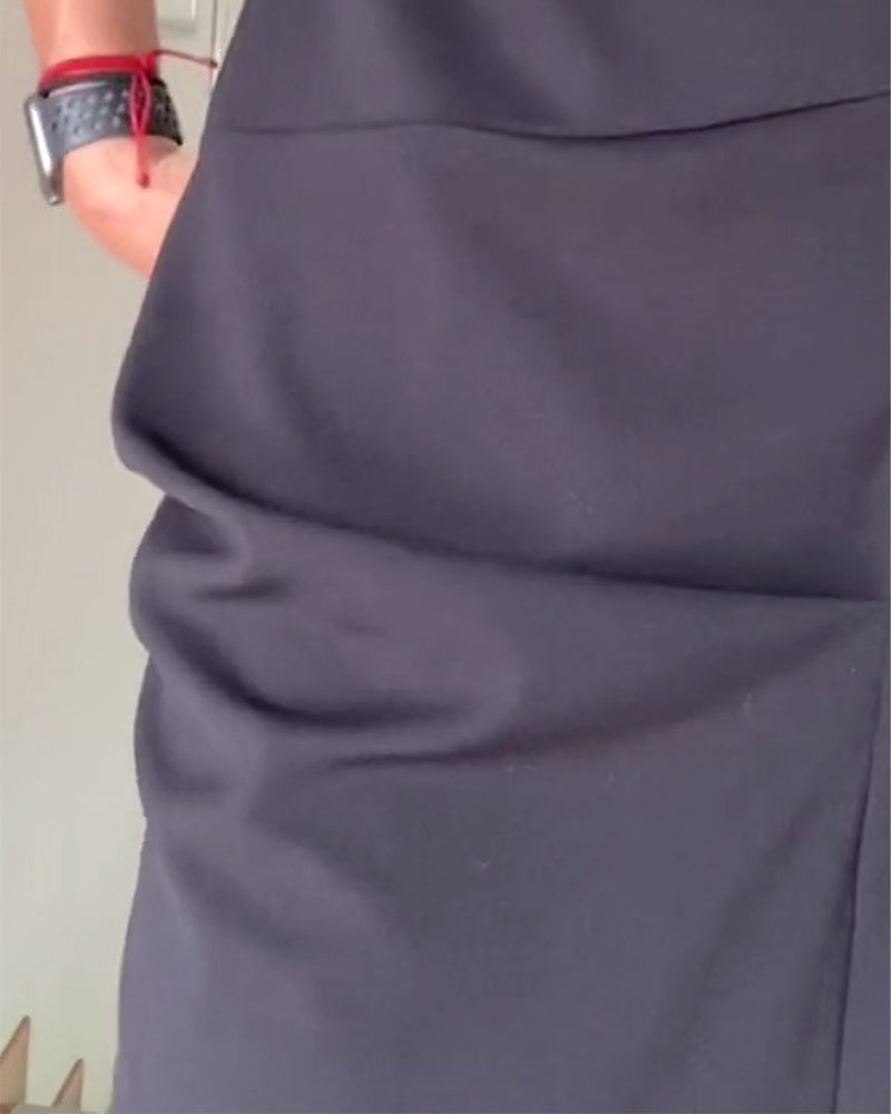 Robe élégante plissée à col rond de couleur unie