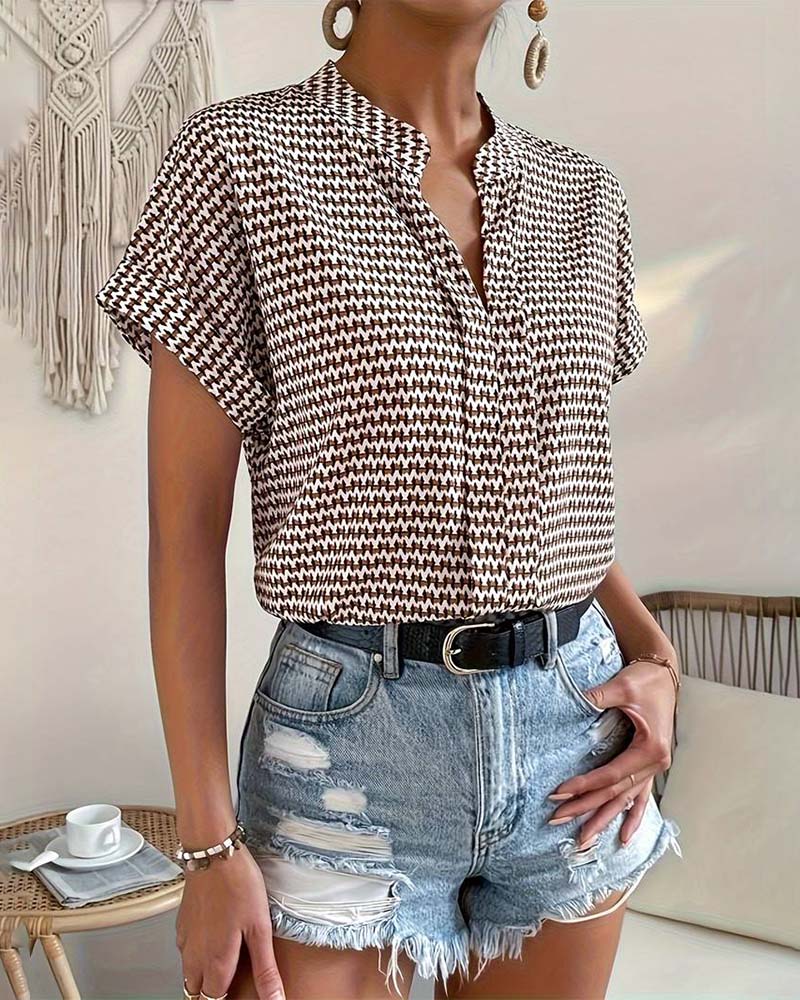 Haut élégant à manches courtes et col en V imprimé pied-de-poule